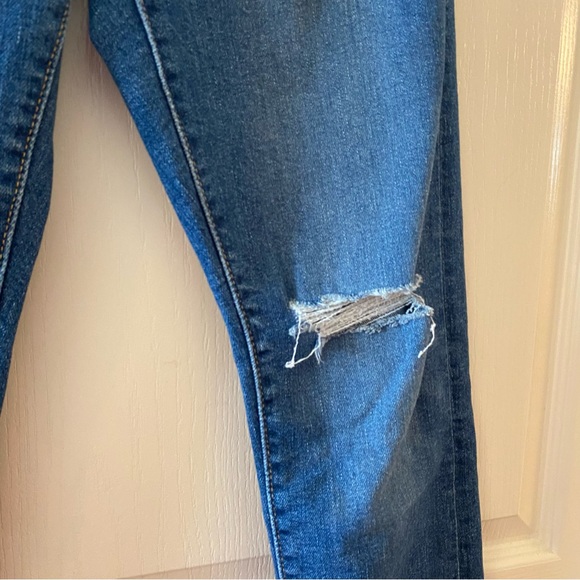 LEVI'S Wedgie High Rise Straight Leg Distressed Jeans - 25 - Picture 6 of 11